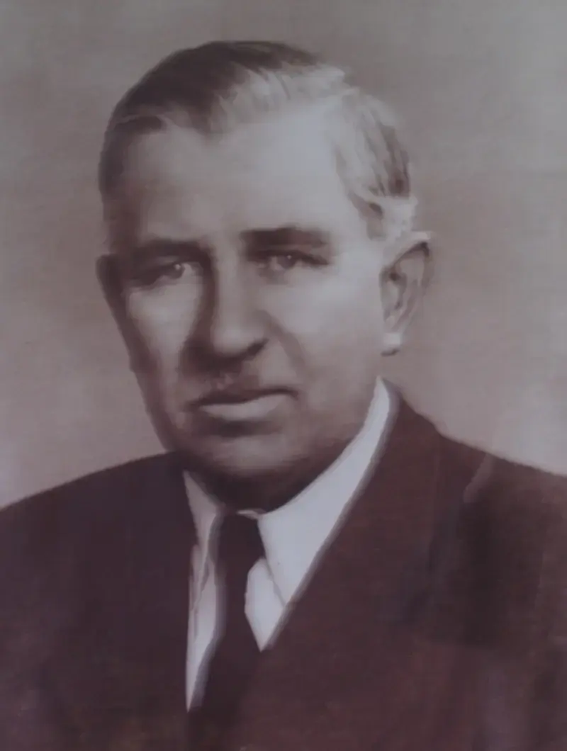 zakladatel Macák