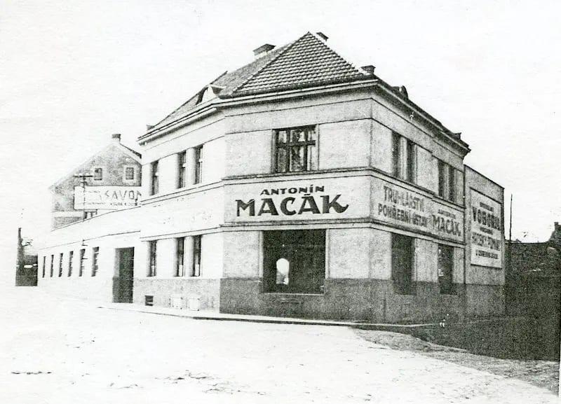 Antonín Macák - původní budova